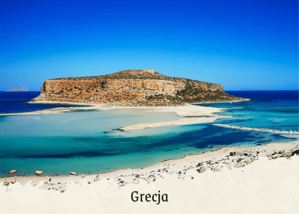 Widok na wyspę w Grecji z krystalicznie czystą wodą i piaszczystą plażą.