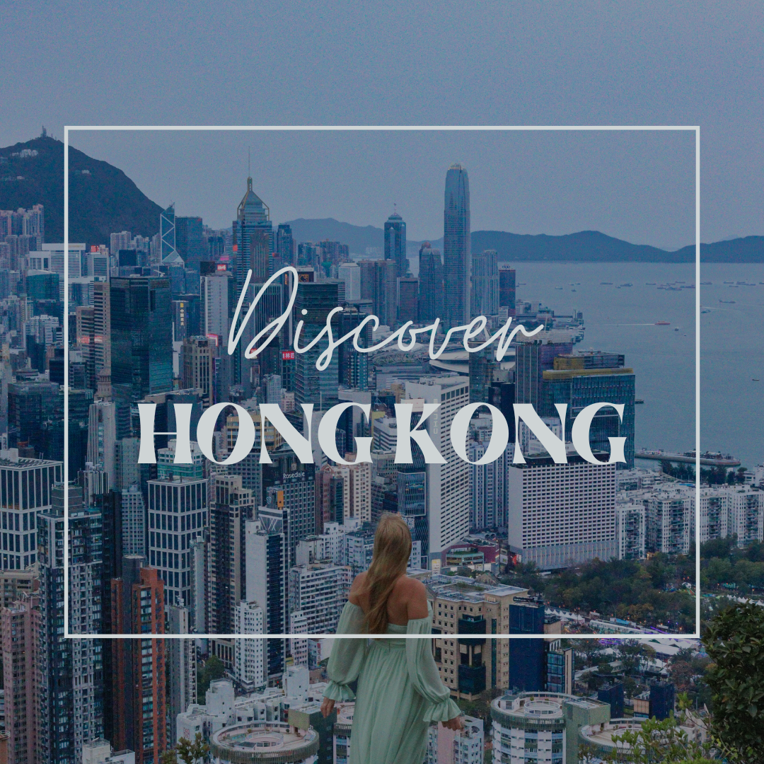 Widok na Hongkong z panoramą miejską, kobieta w zielonej sukience patrzy na miasto.