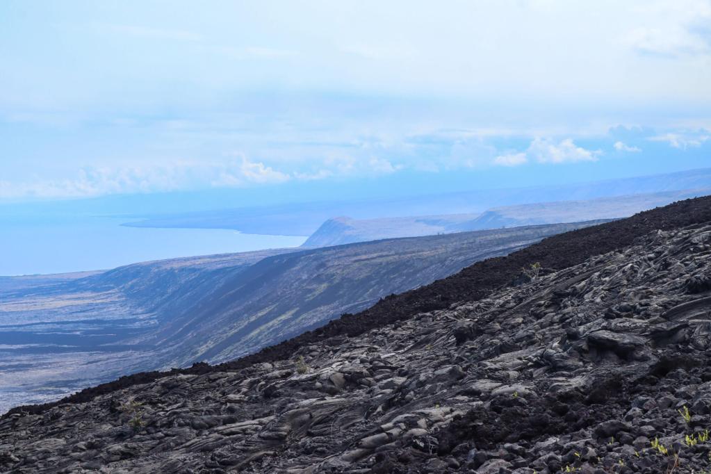 Wulkaniczne pola lawowe na zboczach Kīlauea przy Chain of Craters Road na Big Island